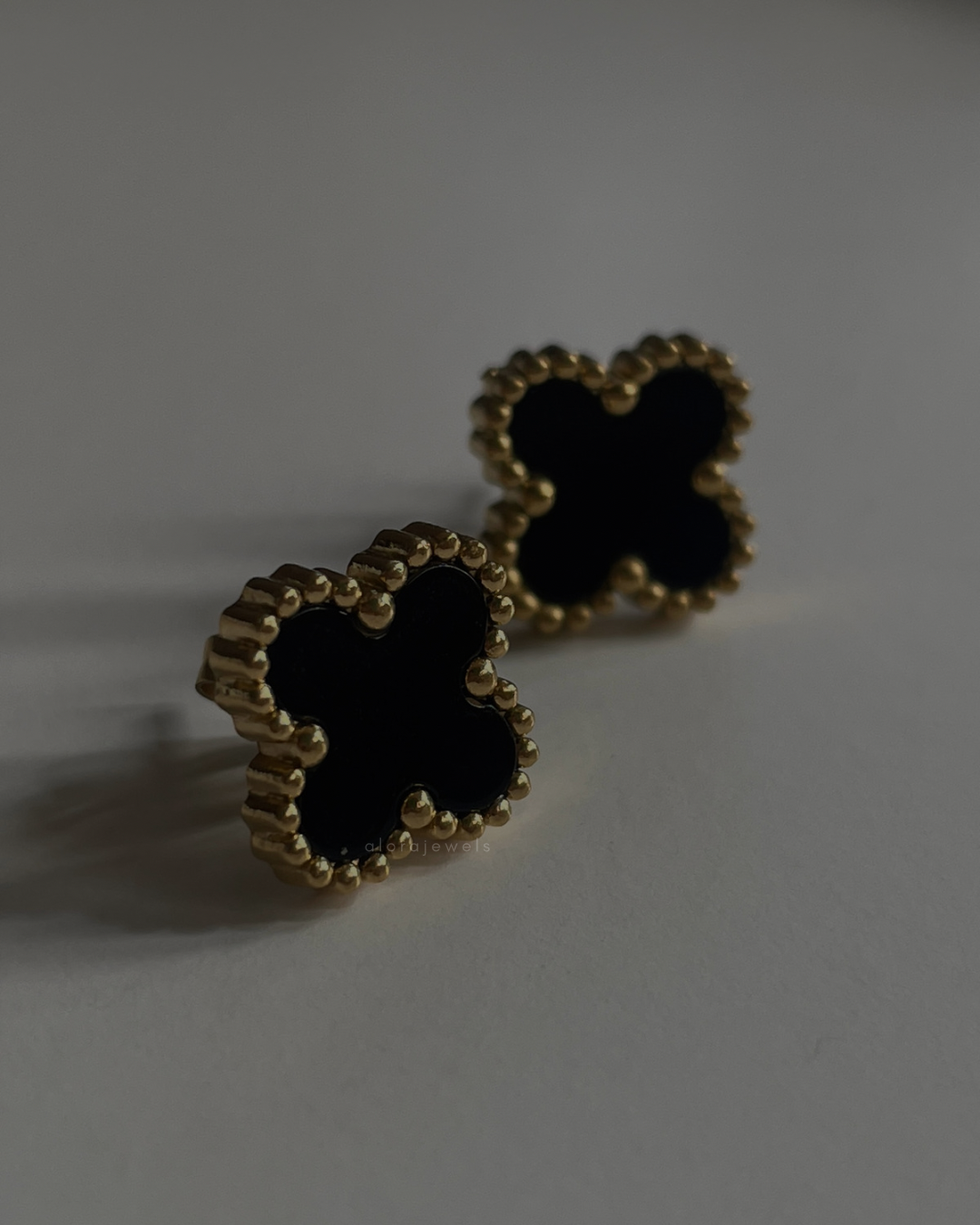 Clover stud earrings